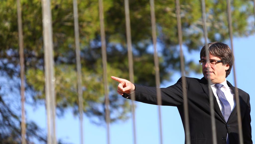 Ultimatum de Madrid à la Catalogne: Puigdemont botte en touche