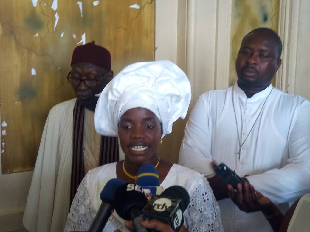 Rokhaya Mbaye cheffe régionale Cmu Dakar en compagnie de l'imam Pouye et de l'abbé Alphonse Ndour