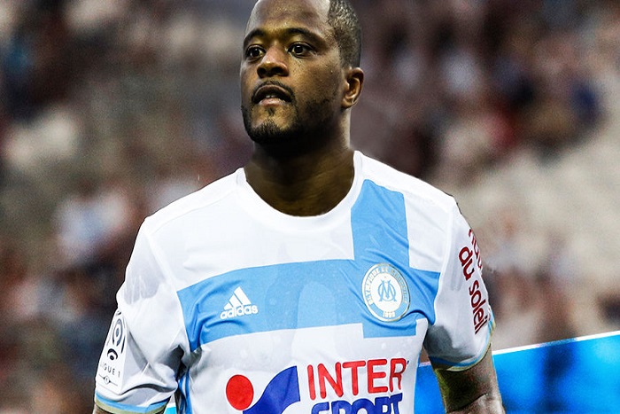 Après les échauffourées entre Evra et un supporter, Marseille tape sur son joueur