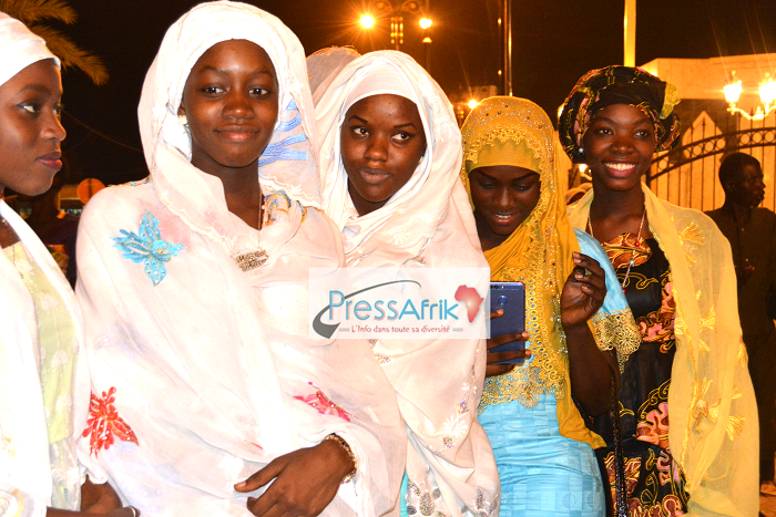 (Vidéo) Ziar des filles à la Grande Mosquée de Touba : Un voeu commun, le prince charmant... Regardez !