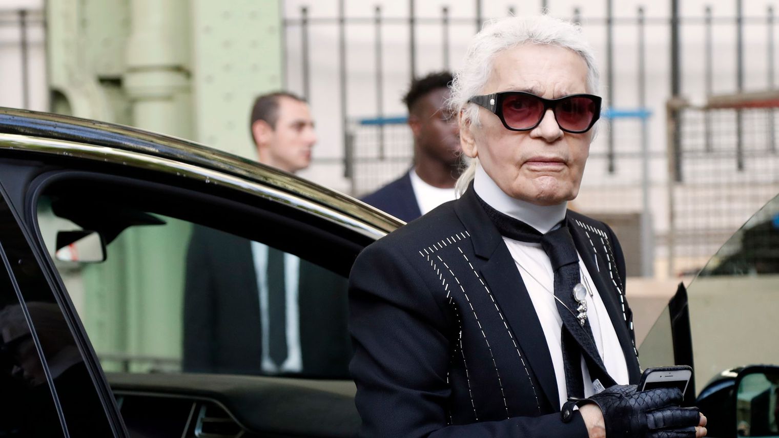 Karl Lagerfeld critiqué pour des propos sur les migrants en Allemagne