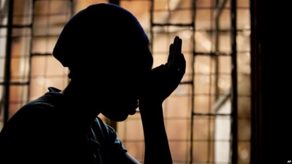 Saint-Louis : une jeune divorcée condamnée à 5 ans de travaux forcés pour avoir tué et jeté son bébé dans…