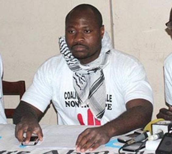 « Touche pas à mon poulet ! Touche pas au Nigeria ! Touche pas à mon budget ! », (Front anti CFA)