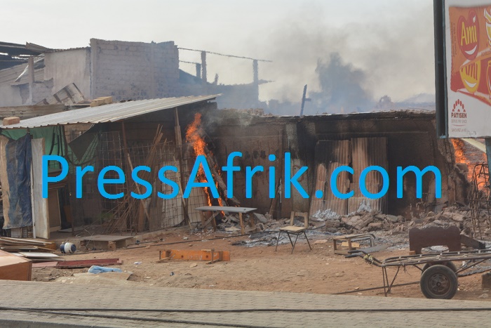 Incendie – Parc Lambaye : les flammes ont baissé d’intensité