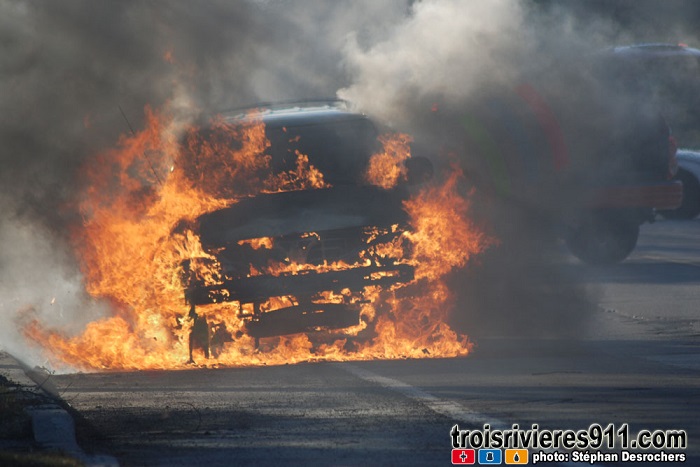 Stupeur à Fith Mith : les véhicules du président de la mosquée incendiés