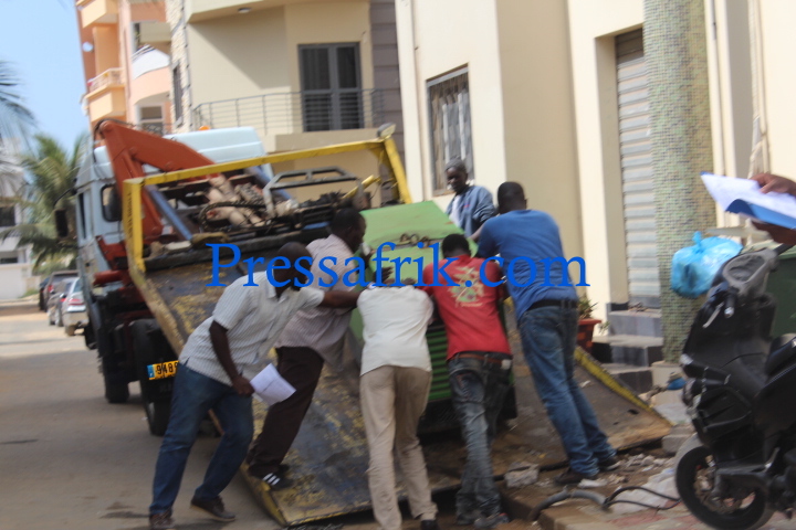 Images: saisie de matériels du Journal "La Tribune"