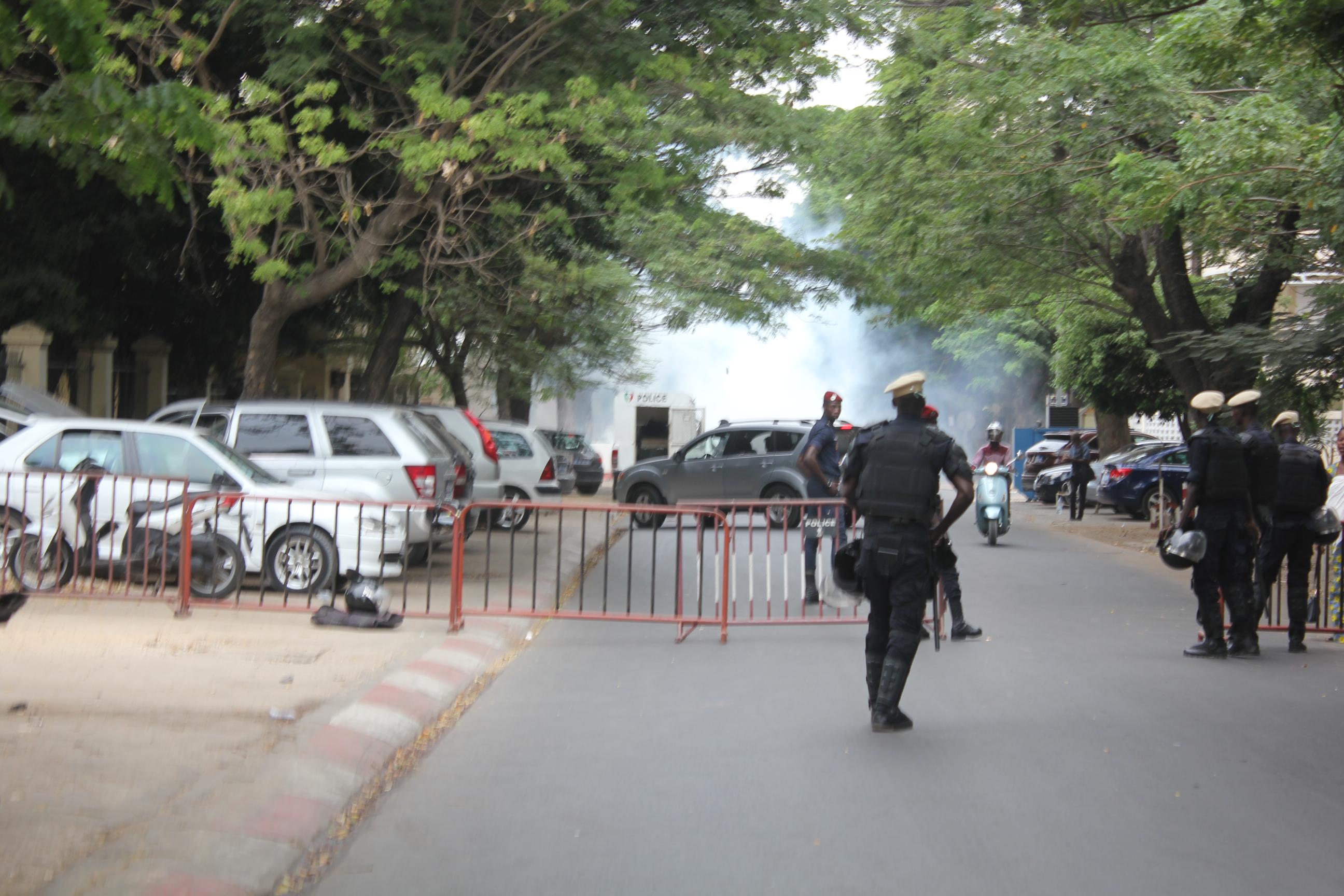 URGENT - Du grabuge devant l'Assemblée nationale - Des tirs de grenades lacrymogènes pour disperser les "Khalifistes"
