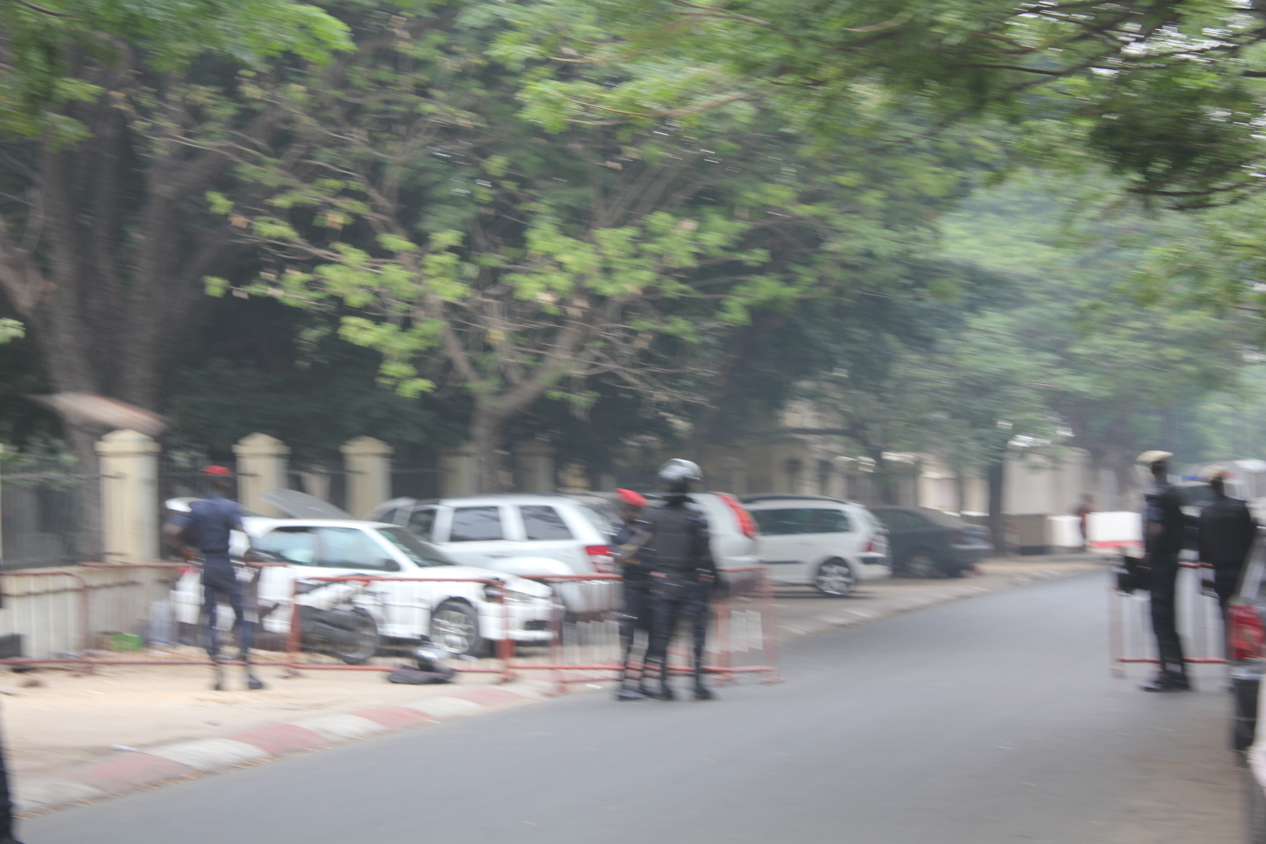 URGENT - Du grabuge devant l'Assemblée nationale - Des tirs de grenades lacrymogènes pour disperser les "Khalifistes"