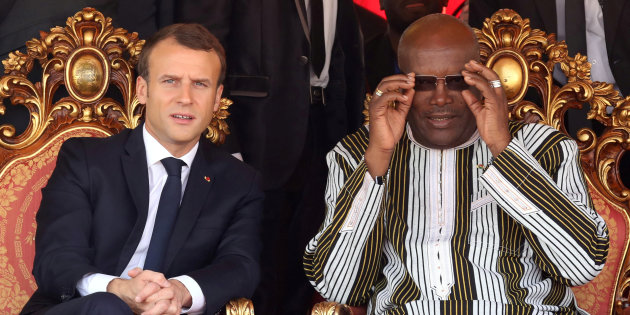 Le Président burkinabé ne s'est pas senti offensé par Macron et appelle les Africains à...