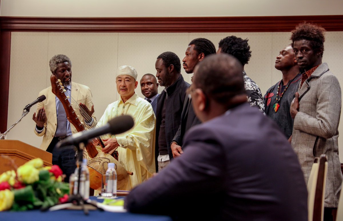 Un Japonais qui joue la Kora : Un fait assez rare filmé à la rencontre entre le Président Macky Sall et les Sénégalais du Japon
