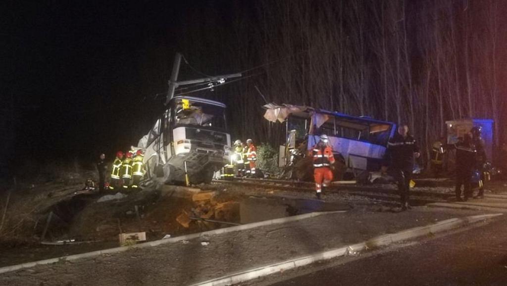 France: 4 enfants tués dans une collision entre un train et un bus scolaire