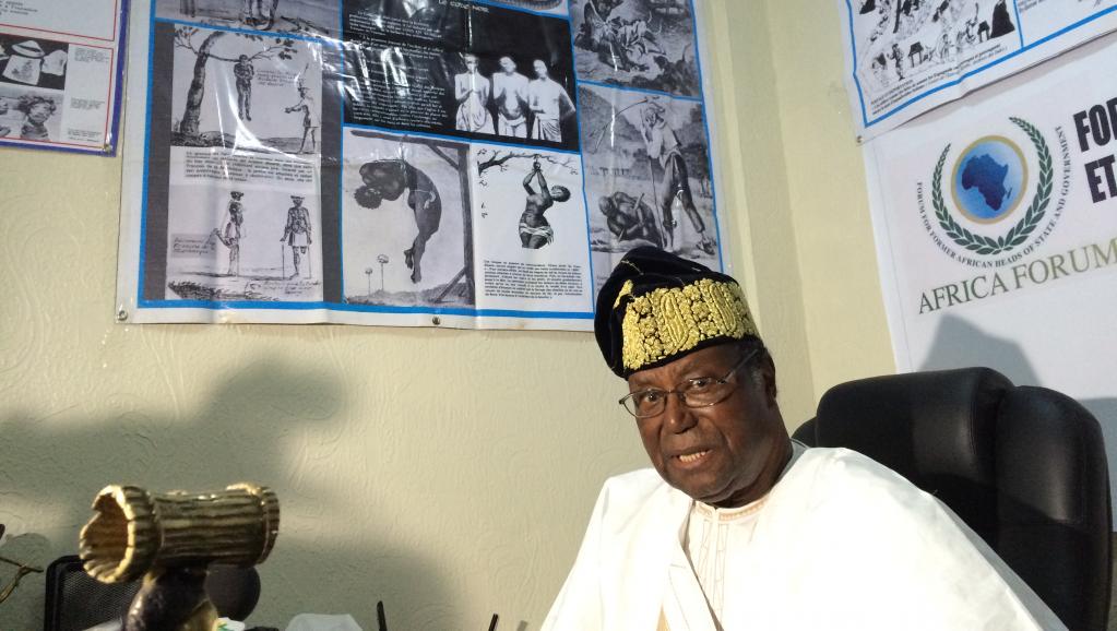 Migrants: les ex-chefs d'Etats du Forum Afrique condamnent l'esclavage en Libye