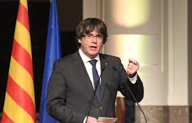 Catalogne: Carles Puigdemont propose au Premier ministre espagnol Mariano Rajoy une rencontre à l'étranger