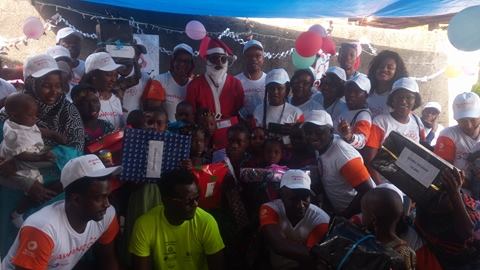 Fête de Noël: Total Guinée offre des cadeaux aux enfants d’un orphelinat