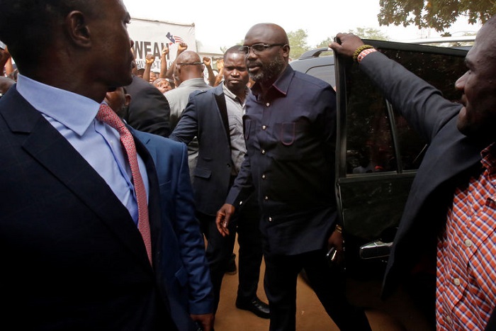 Liberia: l’ex-footballeur George Weah largement élu président