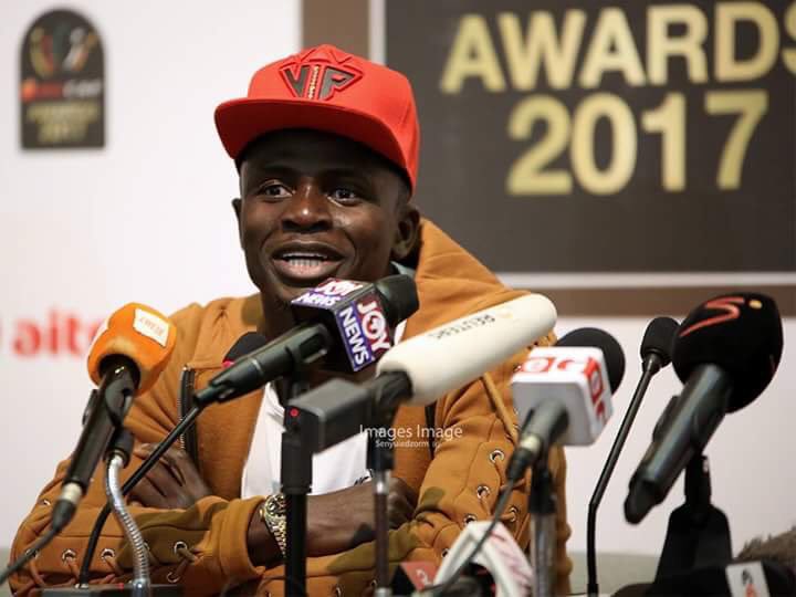 En conférence de presse à Accra Sadio Mané met la pression sur Salah : "Je mérite de gagner le Ballon d'Or"