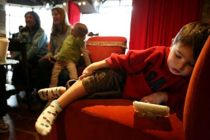 L’addiction des enfants aux iPhone, comparable à «la malbouffe»