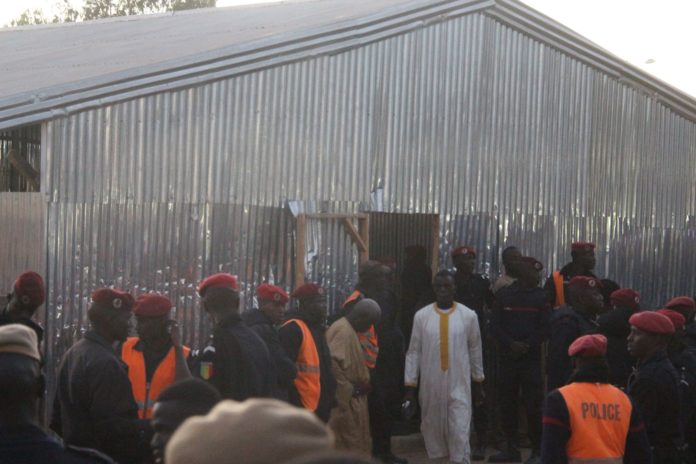 Serigne Sidy Mokhtar Mbacké a été enterré vers 03 heures dans sa résidence de Gouy Mbinde (photo)