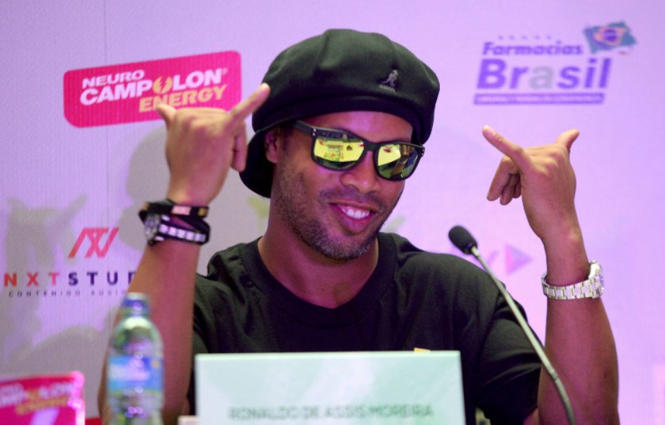 Ronaldinho prend sa retraite - une Coupe du Monde et Ballon d'Or parmi les grands prix du Brésil