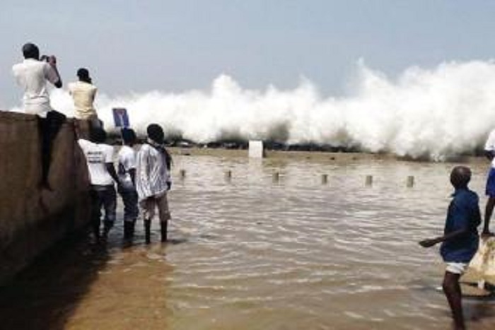 Houle dangereuse annoncée sur les côtes sénégalaises : l'Anacim défend les pêcheurs d'aller en mer