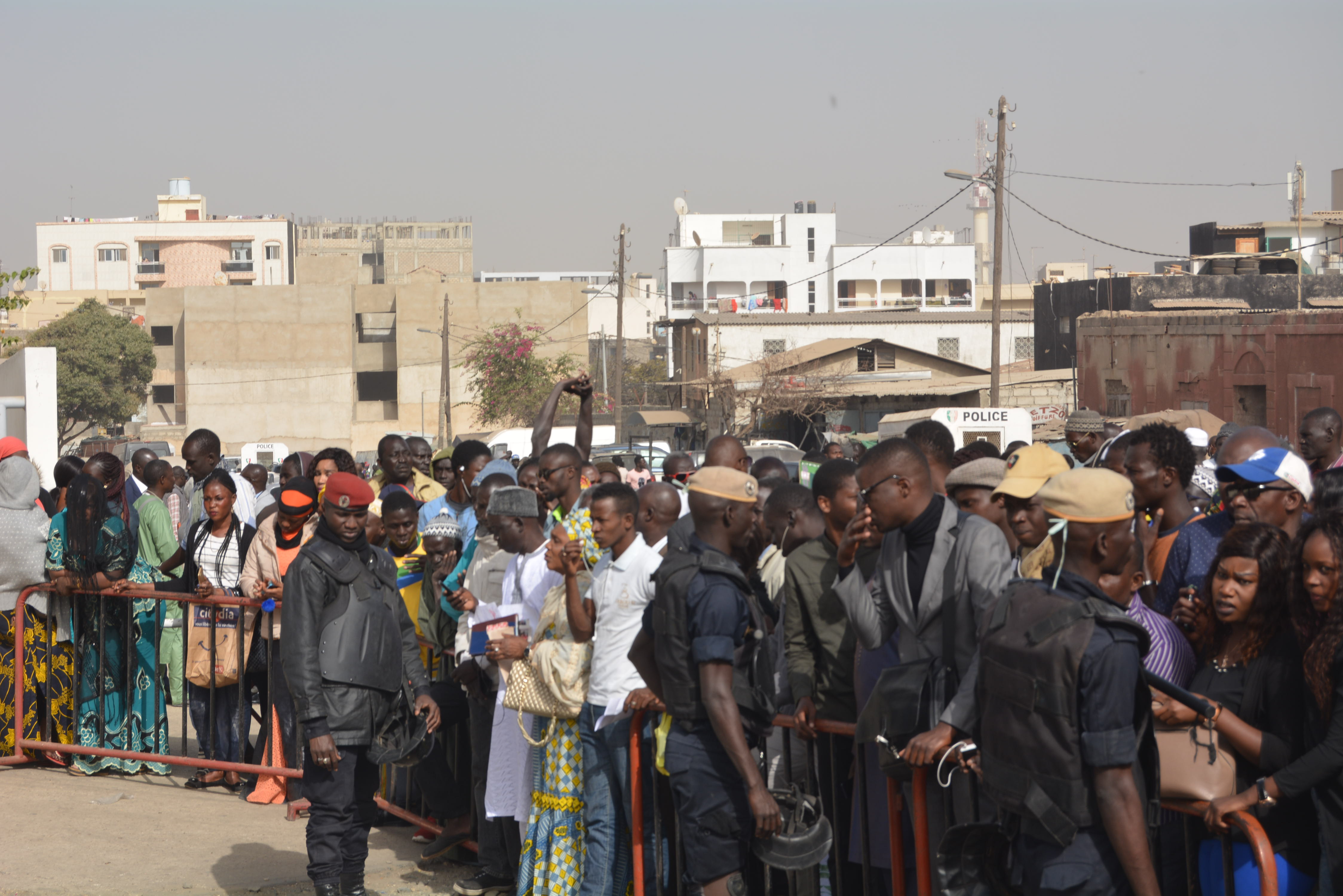 Images et Vidéo – Procès de Khalifa Sall : Voici l’ambiance qui règne au tribunal de Dakar