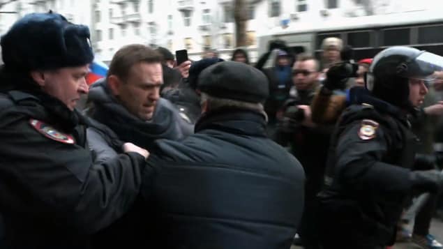 Russie : L'opposant Navalny arrêté en pleine manifestation contre Poutine
