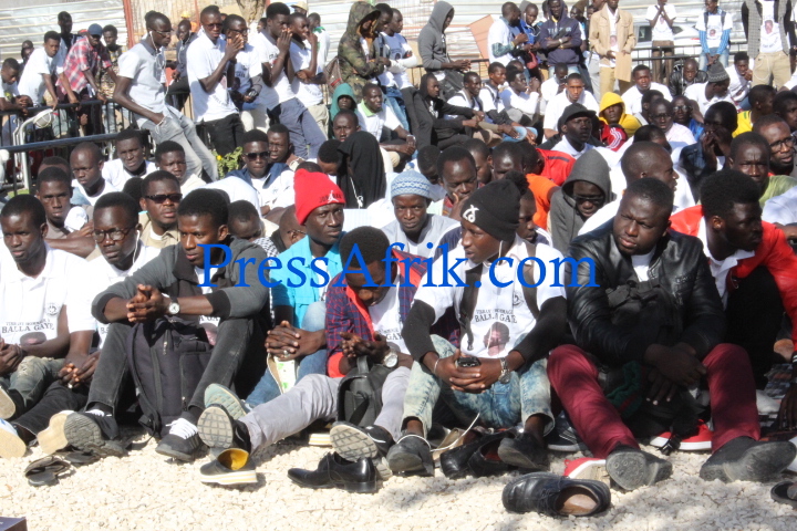 Images :  l’hommage des étudiants à leur camarade Balla Gaye tué en 2001