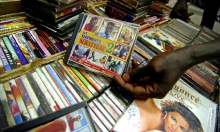 La SR s'attaque à la contrefaçon:  30 personnes arrêtées et dix mille cd saisis