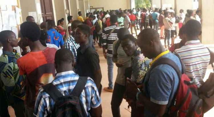 ​Exclus du privé, les étudiants assiègent Amnesty Internationale