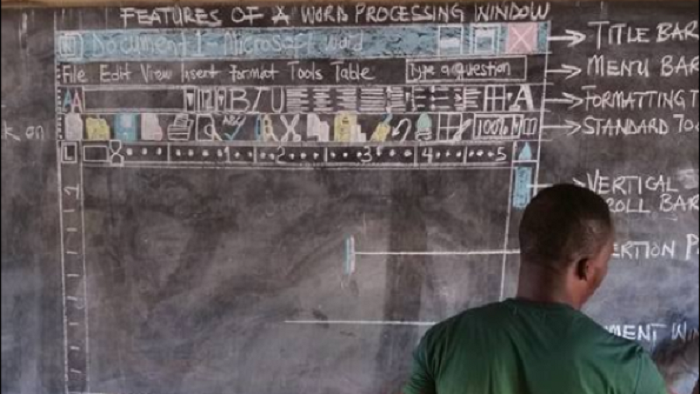 ​Ghana: un instituteur enseigne l'informatique...sans ordinateur