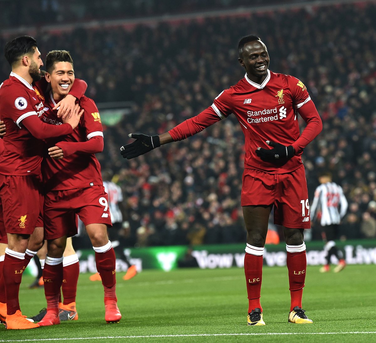 Première League: Liverpool  bat Newcastle (2-0), deux buts marqués par Salah et Mané