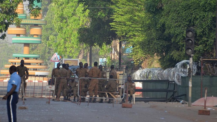 Burkina: trois assaillants tentent de forcer un barrage près de la présidence