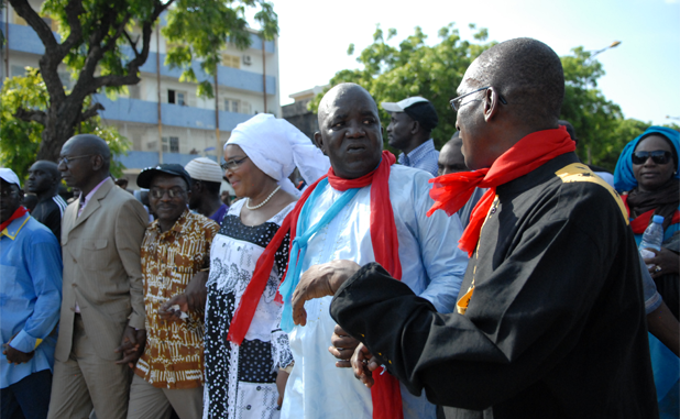 Le préfet de Dakar interdit leur rassemblement de vendredi, l'opposition déchire l'arrêté et...