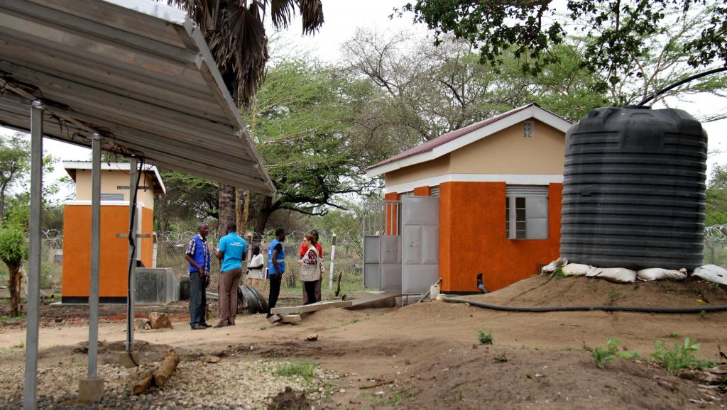 Ouganda: le défi de l'eau sur la durée pour les réfugiés