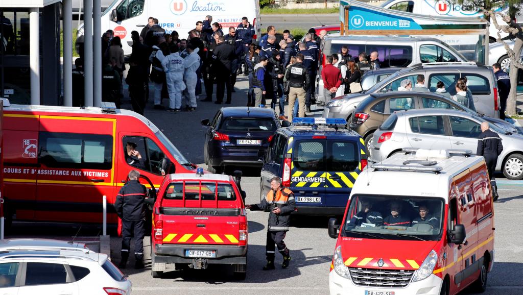 ​En direct : le terroriste abattu à Trèbes, un petit délinquant connu, sans signe de radicalisation