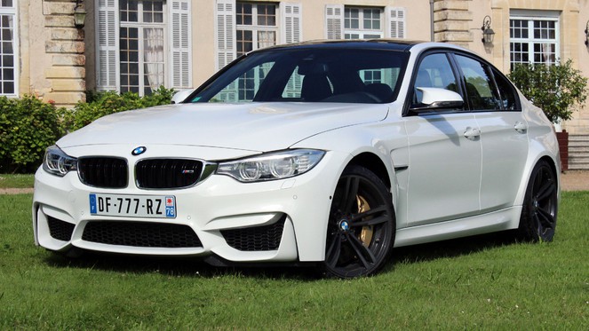 Macky Sall offre à Aliou Cissé une voiture de marque BMW