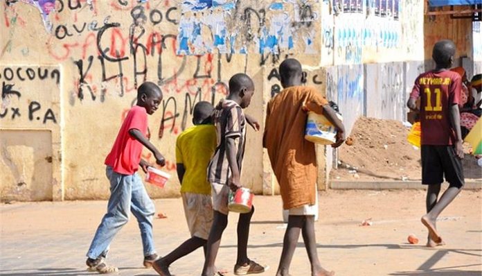 Retrait des enfants de la rue : le ministère de la Justice va communiquer sur l'échec des actions menées par le gouvernement