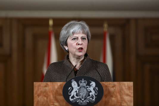 Frappes contre la Syrie : Thérésa May se bombe le torse et lance des piques à Poutine
