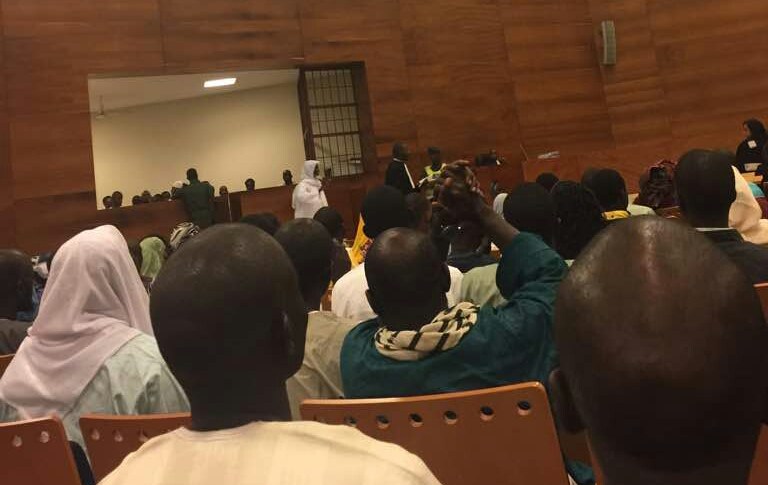 URGENT - L’Imam Alioune Badara Ndao se lève du banc des accusés pour intervenir, ses avocats le...