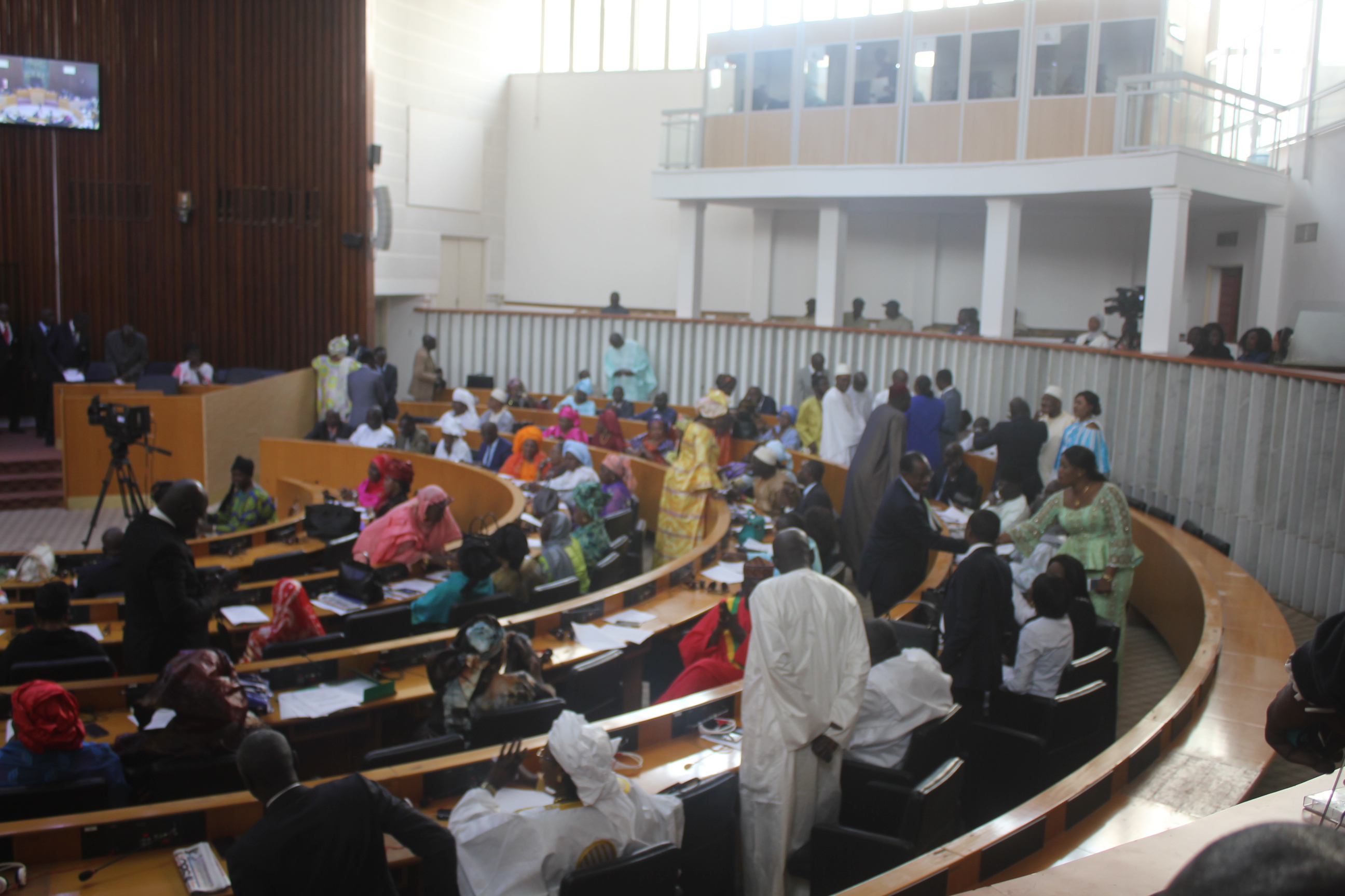 Direct Assemblée Nationale: l'opposition perturbe la salle