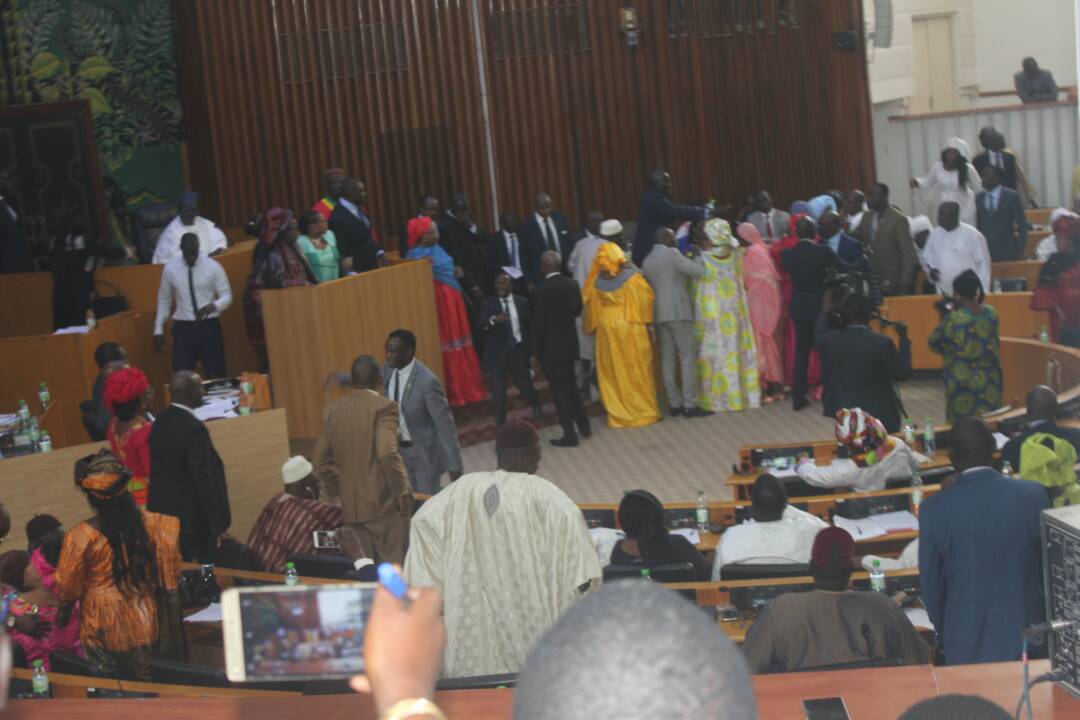 ​ Urgent- Bagarre à l'Assemblée nationale : l’audience suspendue pour 30 mn
