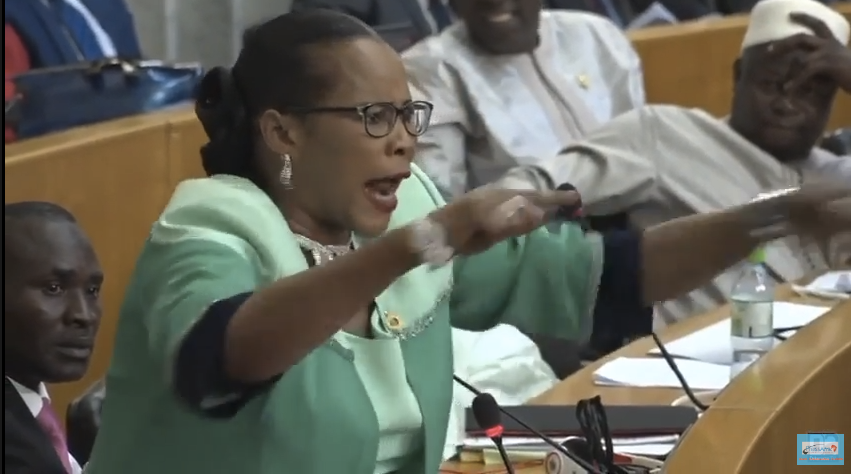 Vidéo-Mame Diara Famm chauffe l'Assemblée et inerpelle Pr Ismaïla Madiro Fall