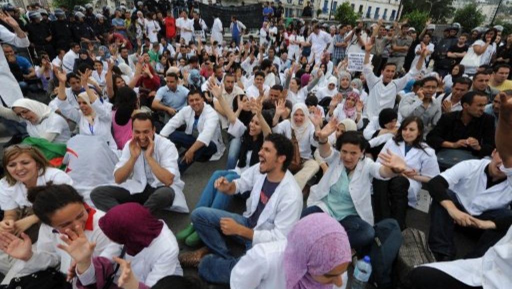 Algérie: les autorités répriment une manifestation de médecins en grève