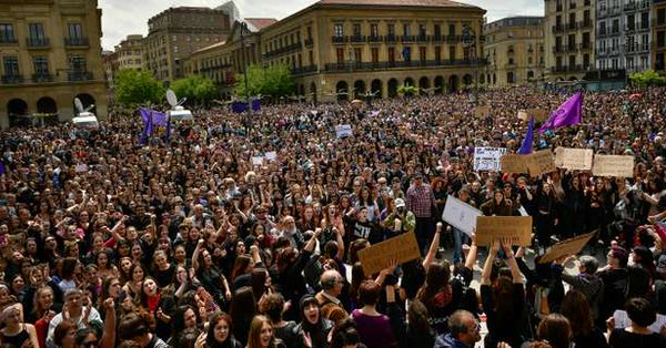 Espagne : des milliers de manifestants pour contester le jugement de "5 violeurs"