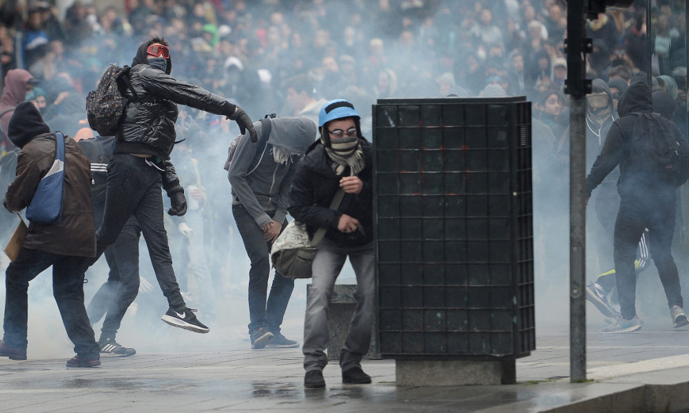 Défilé du 1er mai dans la violence à Paris