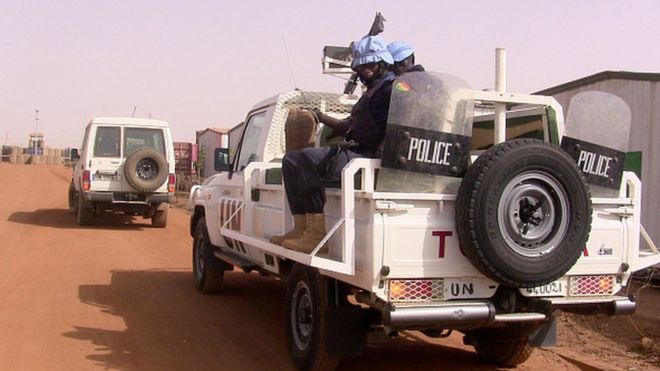 Une patrouille de la police de la Mission des Nations Unies pour la stabilisation au Mali, la MINUSMA.