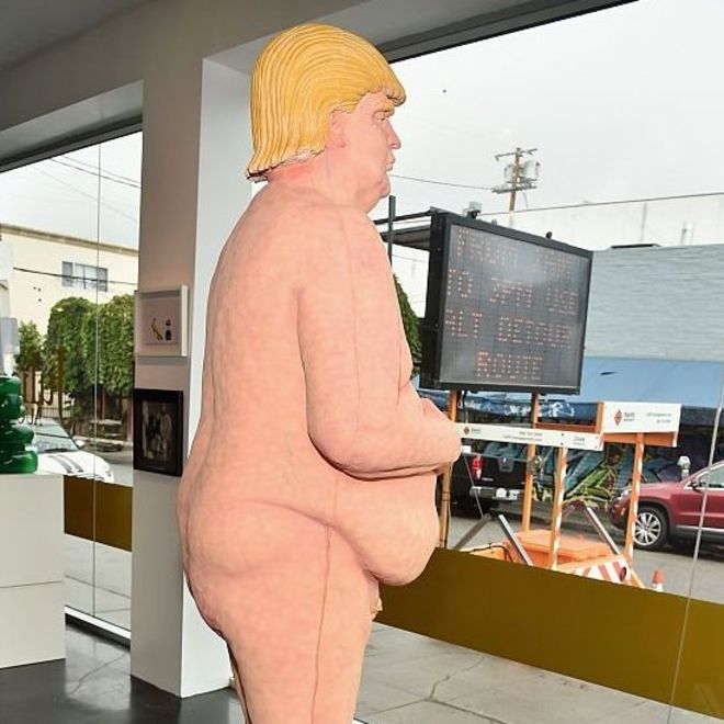 ​Une statue de Trump nu vendu à 28 000$