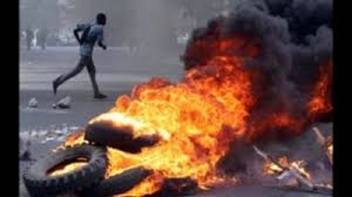 Matam : des jeunes brûlent des pneus vandalisent des installations de la Senelec