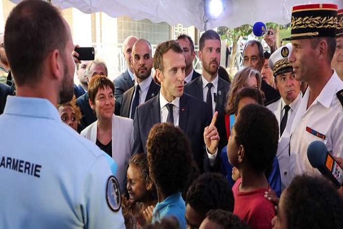 Macron interpellé en Nouvelle-Calédonie : "Vous allez laisser des familles se déchirer si vous allez à Ouvéa"