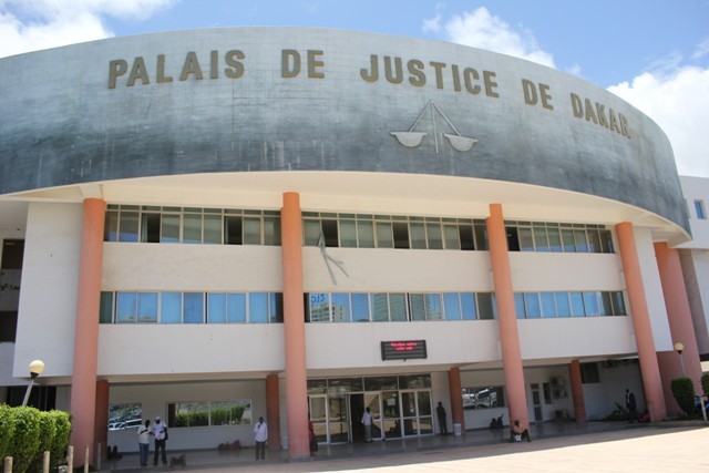 Tribunal: La défense et le parquet se "chamaillent" au sujet de l'arme trouvée chez l'imam Ndao